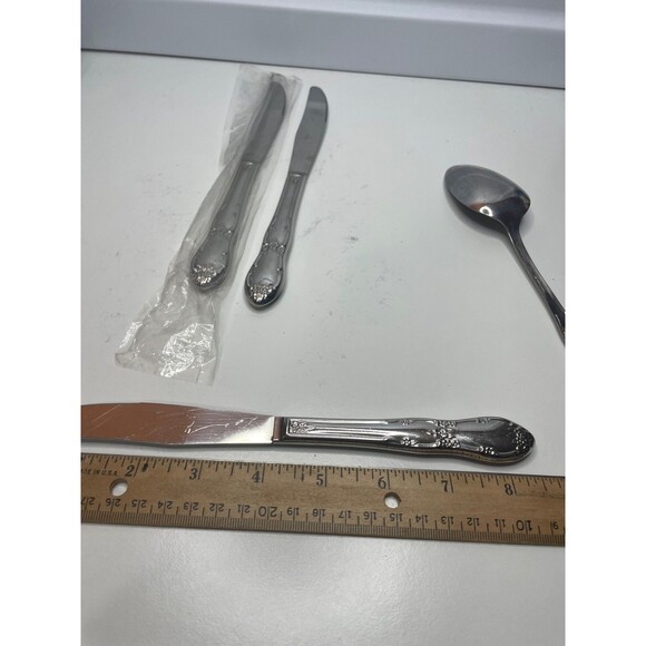 Wm A Rogers Oneida FENWAY DAYDREAM 3 Dinner Knives 1 dinnerspoon flatware - Picture 5 of 5